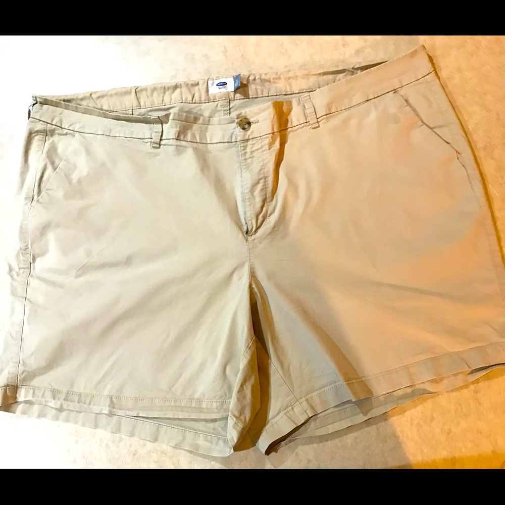 Old Navy Khaki Shorts Size 28